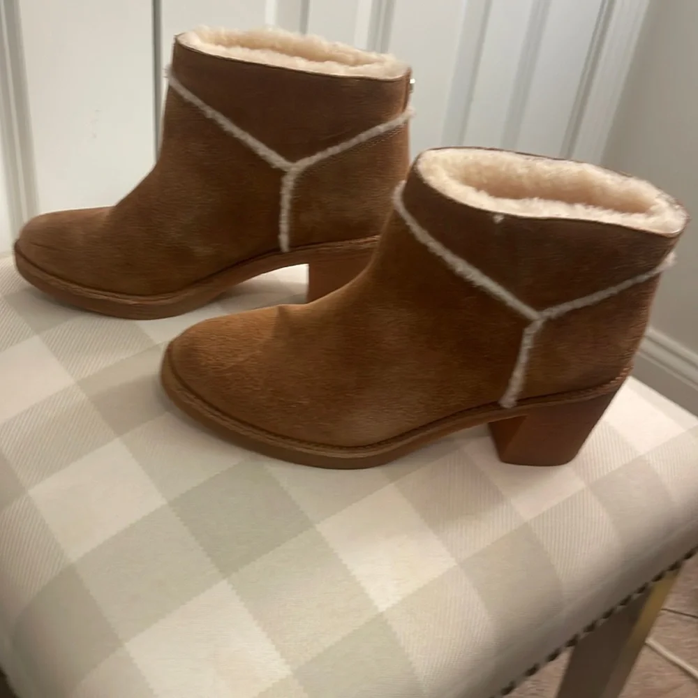 Ugg never worn size 8 - Picture 1 of 6